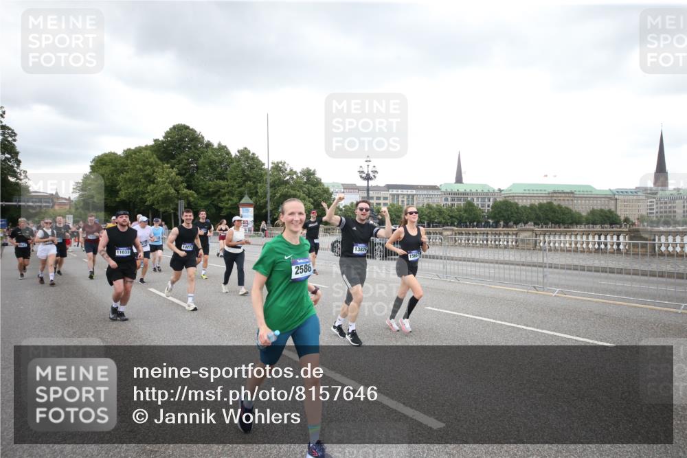 29.06.2025 - hella hamburg halbmarathon Jannik Wohlers http://msf.ph/oto/8157646 29.06.2025 10:54:18 Lombardsbrücke 1198, 2084, 2244, 2566, 2586, 2632, 5185, 5216, 5500, 5882, 5993, 6279, 6982, 7986, 8012, 8186, 9521, 10331, 10471, 11033, 11226, 11287, 11567, 11569, 12240, 12268, 12270, 12930, 13257, 13272, 13283, 13693, 13733, 13826, 13944, 13945, 14409, 15029, 15174, 15271, 15553, 15687, 15731, 16019, 16443, 16683, 17394, 18168, 19111 meine-sportfotos.de