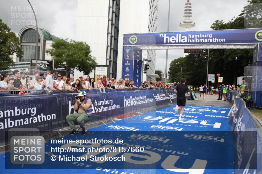 29.06.2025 - hella hamburg halbmarathon Michael Strokosch http://msf.ph/oto/8157660 29.06.2025 10:22:45 Ziel 2618, 18897 meine-sportfotos.de
