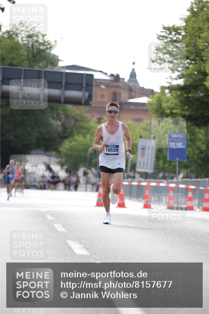 29.06.2025 - hella hamburg halbmarathon Jannik Wohlers http://msf.ph/oto/8157677 29.06.2025 09:38:35 Lombardsbrücke 16529 meine-sportfotos.de
