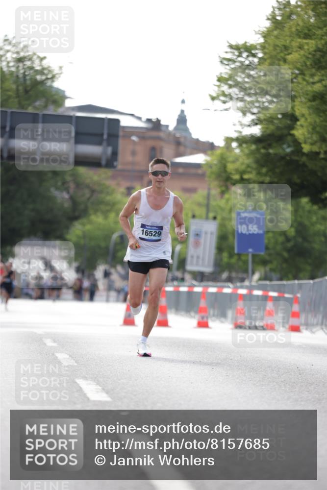 29.06.2025 - hella hamburg halbmarathon Jannik Wohlers http://msf.ph/oto/8157685 29.06.2025 09:38:35 Lombardsbrücke 16529 meine-sportfotos.de