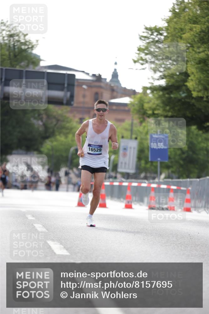 29.06.2025 - hella hamburg halbmarathon Jannik Wohlers http://msf.ph/oto/8157695 29.06.2025 09:38:35 Lombardsbrücke 16529 meine-sportfotos.de