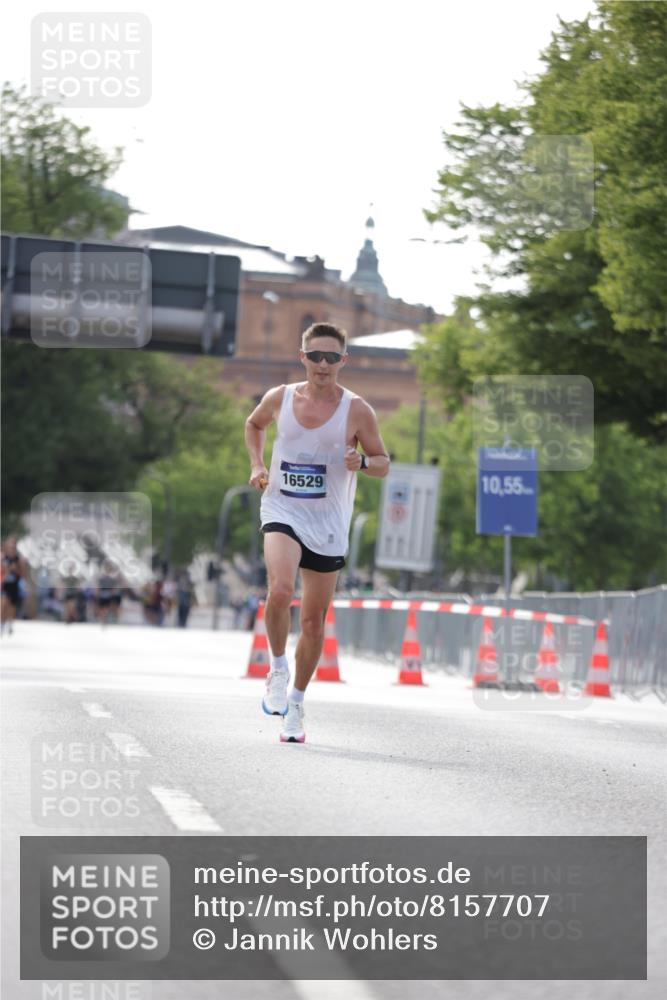 29.06.2025 - hella hamburg halbmarathon Jannik Wohlers http://msf.ph/oto/8157707 29.06.2025 09:38:35 Lombardsbrücke 16529 meine-sportfotos.de