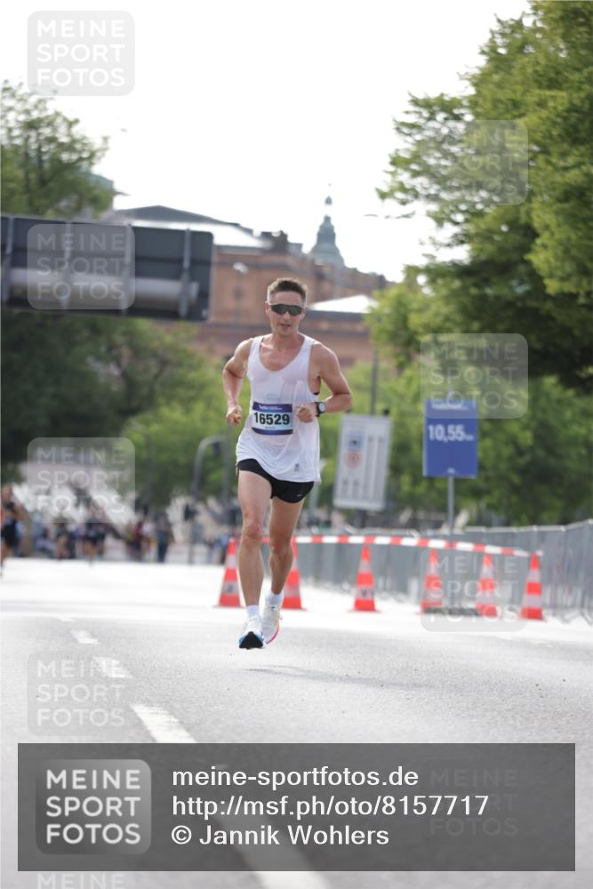 29.06.2025 - hella hamburg halbmarathon Jannik Wohlers http://msf.ph/oto/8157717 29.06.2025 09:38:35 Lombardsbrücke 16529 meine-sportfotos.de