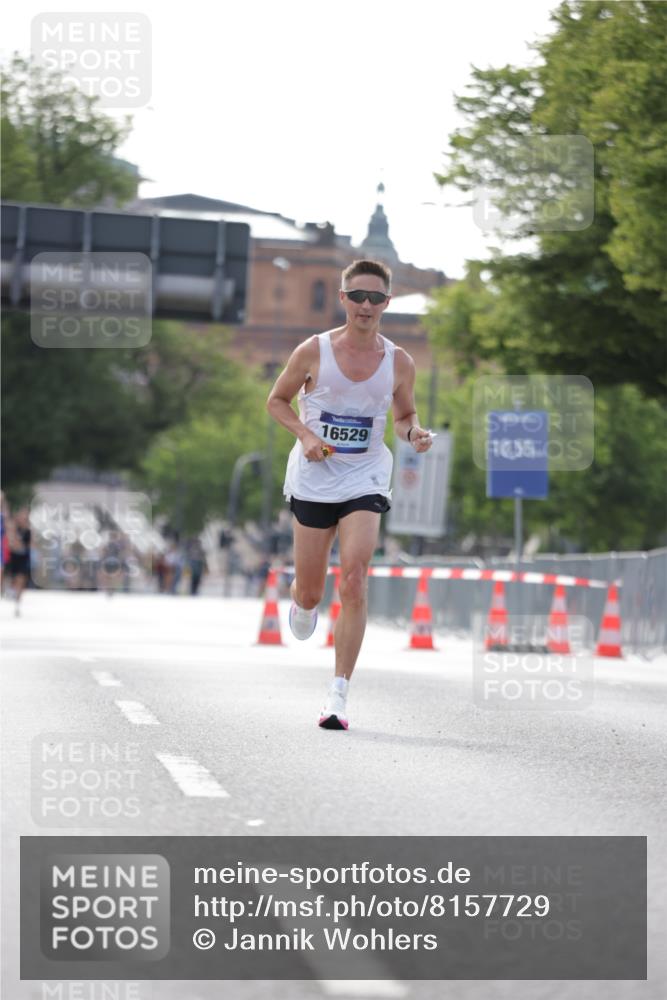 29.06.2025 - hella hamburg halbmarathon Jannik Wohlers http://msf.ph/oto/8157729 29.06.2025 09:38:36 Lombardsbrücke 16529 meine-sportfotos.de