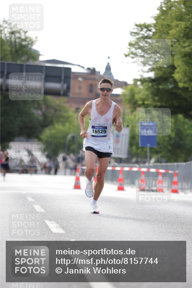 29.06.2025 - hella hamburg halbmarathon Jannik Wohlers http://msf.ph/oto/8157744 29.06.2025 09:38:36 Lombardsbrücke 16529 meine-sportfotos.de