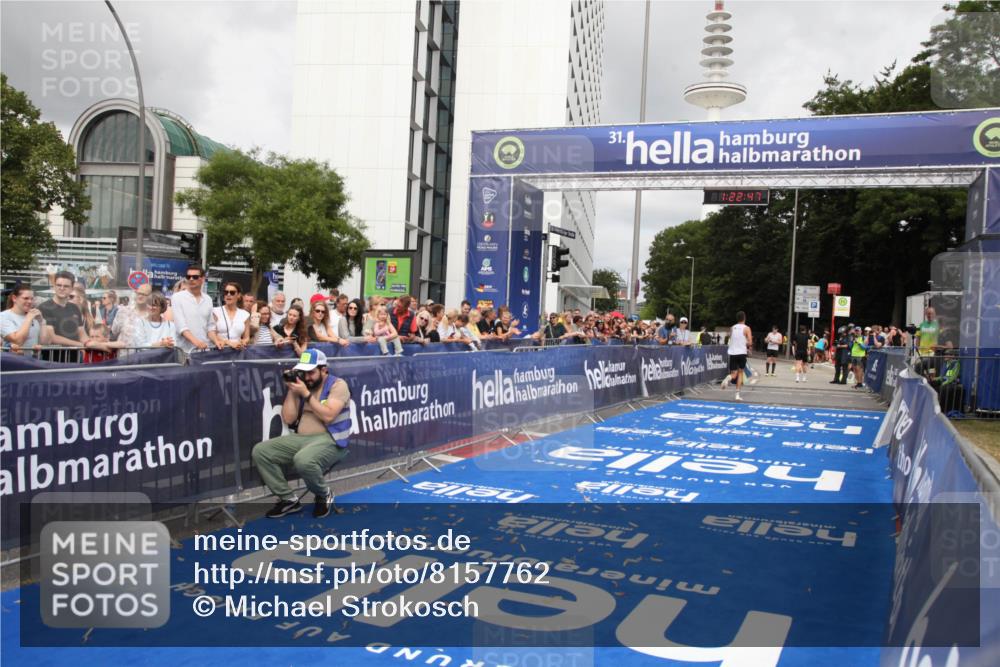 29.06.2025 - hella hamburg halbmarathon Michael Strokosch http://msf.ph/oto/8157762 29.06.2025 10:22:50 Ziel 18897 meine-sportfotos.de