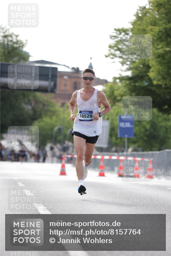 29.06.2025 - hella hamburg halbmarathon Jannik Wohlers http://msf.ph/oto/8157764 29.06.2025 09:38:36 Lombardsbrücke 16529 meine-sportfotos.de
