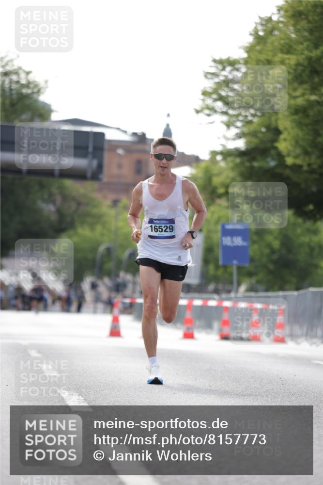 29.06.2025 - hella hamburg halbmarathon Jannik Wohlers http://msf.ph/oto/8157773 29.06.2025 09:38:36 Lombardsbrücke 16529 meine-sportfotos.de