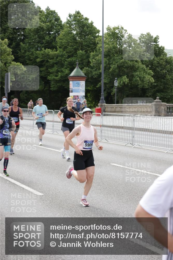 29.06.2025 - hella hamburg halbmarathon Jannik Wohlers http://msf.ph/oto/8157774 29.06.2025 10:17:58 Lombardsbrücke 1234, 1820, 2087, 2335, 2634, 3125, 3321, 3482, 4123, 4710, 4738, 4804, 5909, 6332, 7160, 8067, 8341, 9222, 9586, 9658, 9748, 9834, 10659, 10687, 10908, 12498, 12847, 12939, 13193, 13341, 13370, 13619, 13933, 14320, 14770, 15393, 16109, 16209, 16828, 16833, 17048, 17283, 17876, 18145, 18677, 18697, 18807, 18825 meine-sportfotos.de