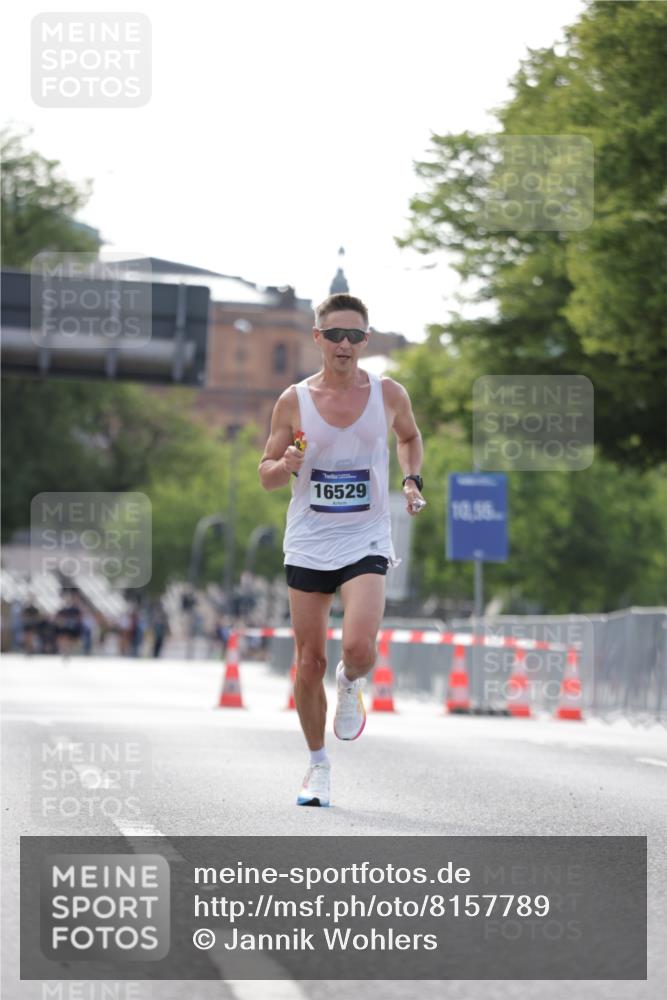 29.06.2025 - hella hamburg halbmarathon Jannik Wohlers http://msf.ph/oto/8157789 29.06.2025 09:38:36 Lombardsbrücke 16529 meine-sportfotos.de