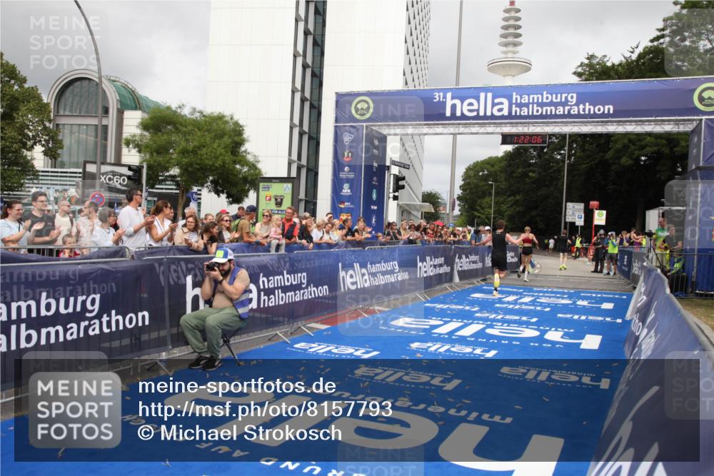 29.06.2025 - hella hamburg halbmarathon Michael Strokosch http://msf.ph/oto/8157793 29.06.2025 10:22:10 Ziel 16068, 17886, 18693 meine-sportfotos.de