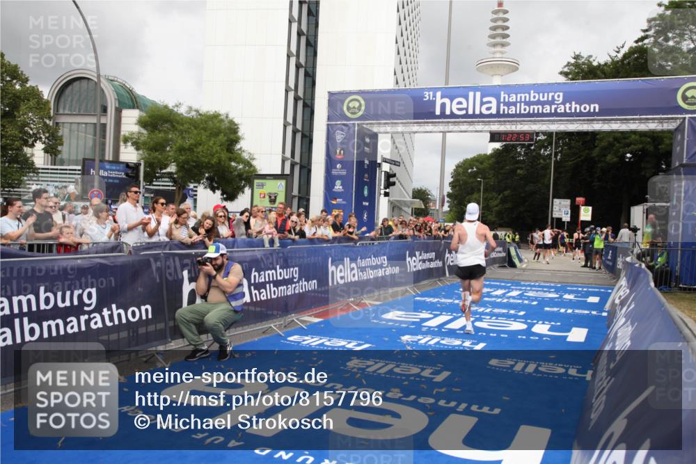 29.06.2025 - hella hamburg halbmarathon Michael Strokosch http://msf.ph/oto/8157796 29.06.2025 10:22:57 Ziel 11624, 16548 meine-sportfotos.de