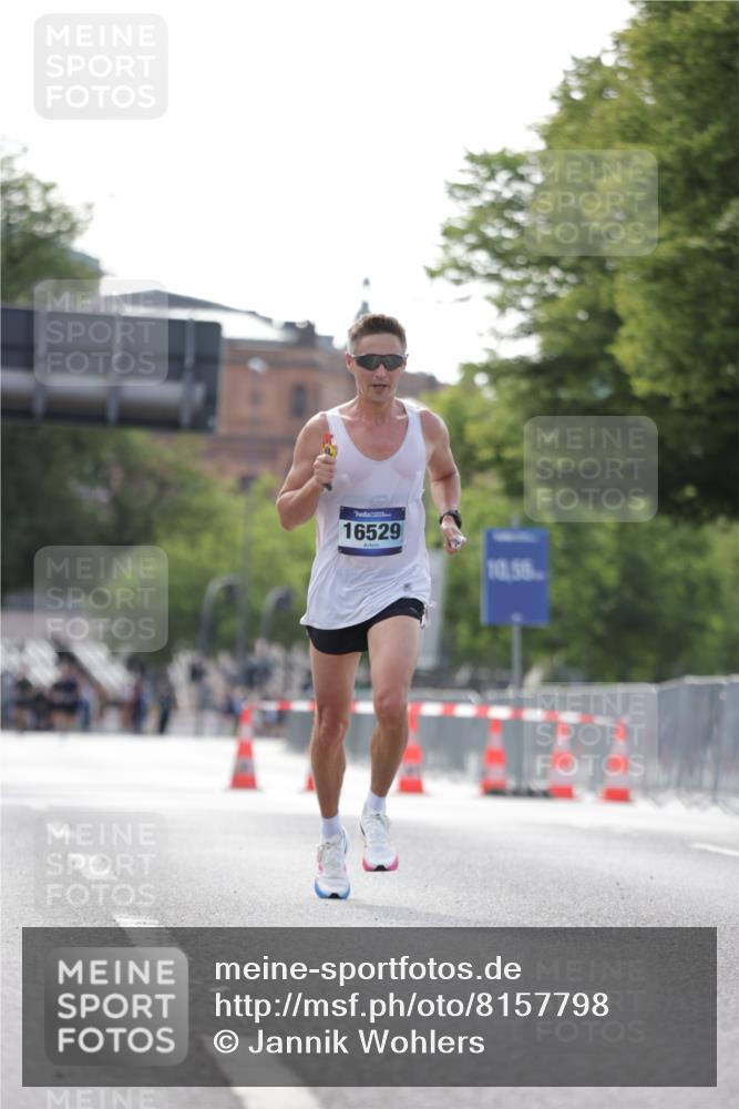 29.06.2025 - hella hamburg halbmarathon Jannik Wohlers http://msf.ph/oto/8157798 29.06.2025 09:38:36 Lombardsbrücke 16529 meine-sportfotos.de