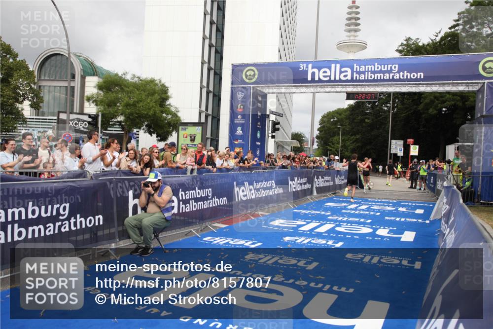 29.06.2025 - hella hamburg halbmarathon Michael Strokosch http://msf.ph/oto/8157807 29.06.2025 10:22:10 Ziel 16068, 17886, 18693 meine-sportfotos.de