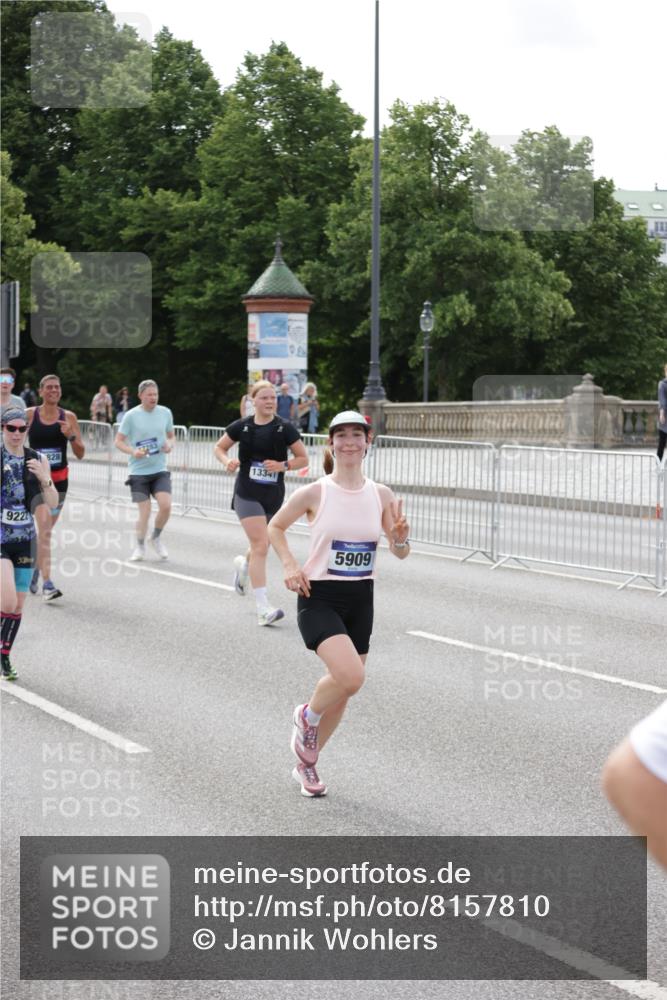 29.06.2025 - hella hamburg halbmarathon Jannik Wohlers http://msf.ph/oto/8157810 29.06.2025 10:17:58 Lombardsbrücke 1234, 1820, 2087, 2335, 2634, 3125, 3321, 3482, 4123, 4710, 4738, 4804, 5909, 6332, 7160, 8067, 8341, 9222, 9586, 9658, 9748, 9834, 10659, 10687, 10908, 12498, 12847, 12939, 13193, 13341, 13370, 13619, 13933, 14320, 14770, 15393, 16109, 16209, 16828, 16833, 17048, 17283, 17876, 18145, 18677, 18697, 18807, 18825 meine-sportfotos.de