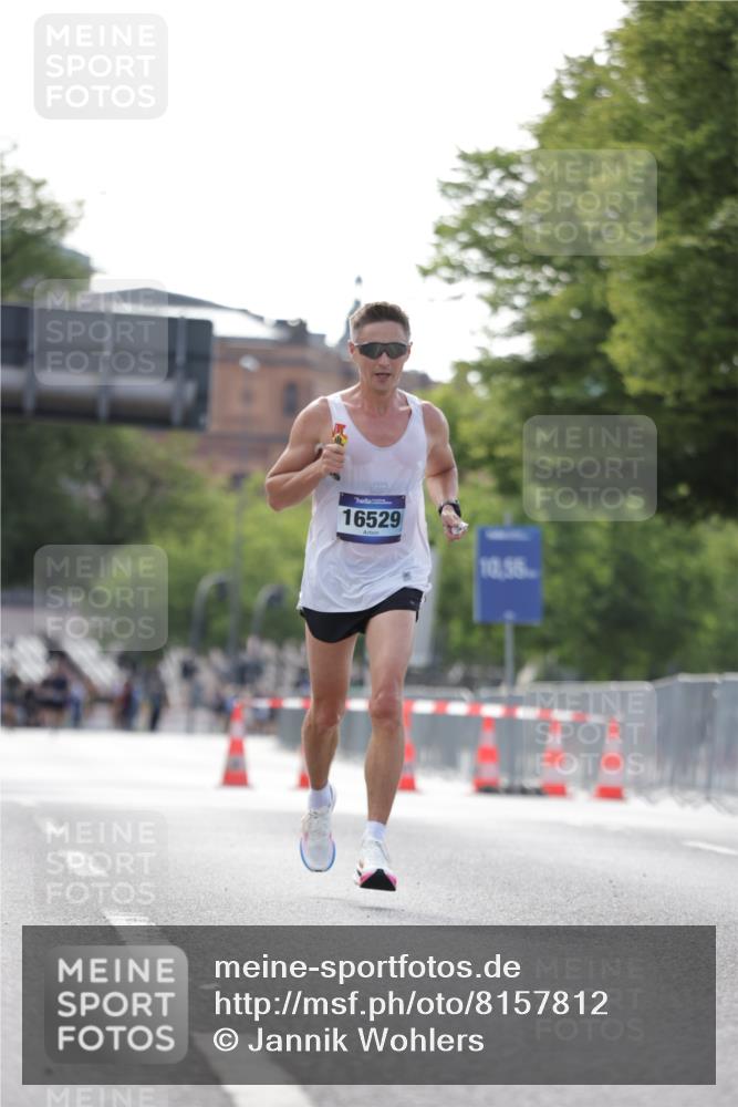 29.06.2025 - hella hamburg halbmarathon Jannik Wohlers http://msf.ph/oto/8157812 29.06.2025 09:38:36 Lombardsbrücke 16529 meine-sportfotos.de