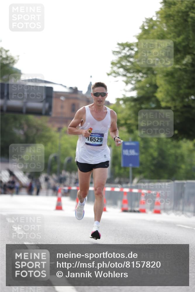 29.06.2025 - hella hamburg halbmarathon Jannik Wohlers http://msf.ph/oto/8157820 29.06.2025 09:38:36 Lombardsbrücke 16529 meine-sportfotos.de