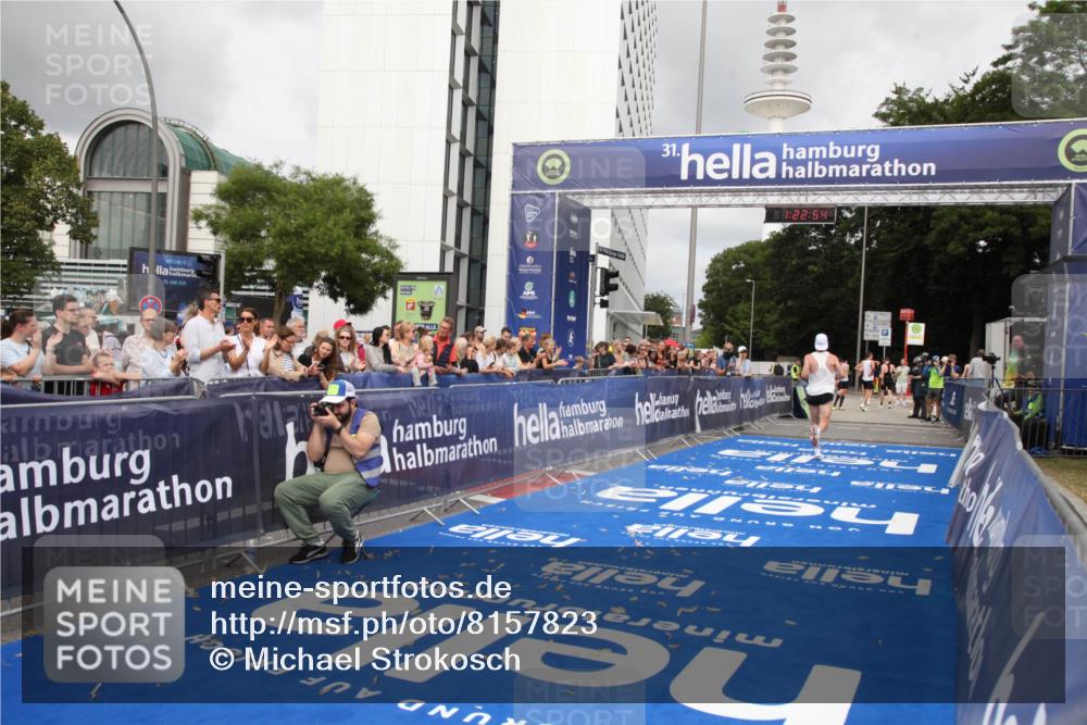 29.06.2025 - hella hamburg halbmarathon Michael Strokosch http://msf.ph/oto/8157823 29.06.2025 10:22:58 Ziel 11624, 16548, 18328 meine-sportfotos.de