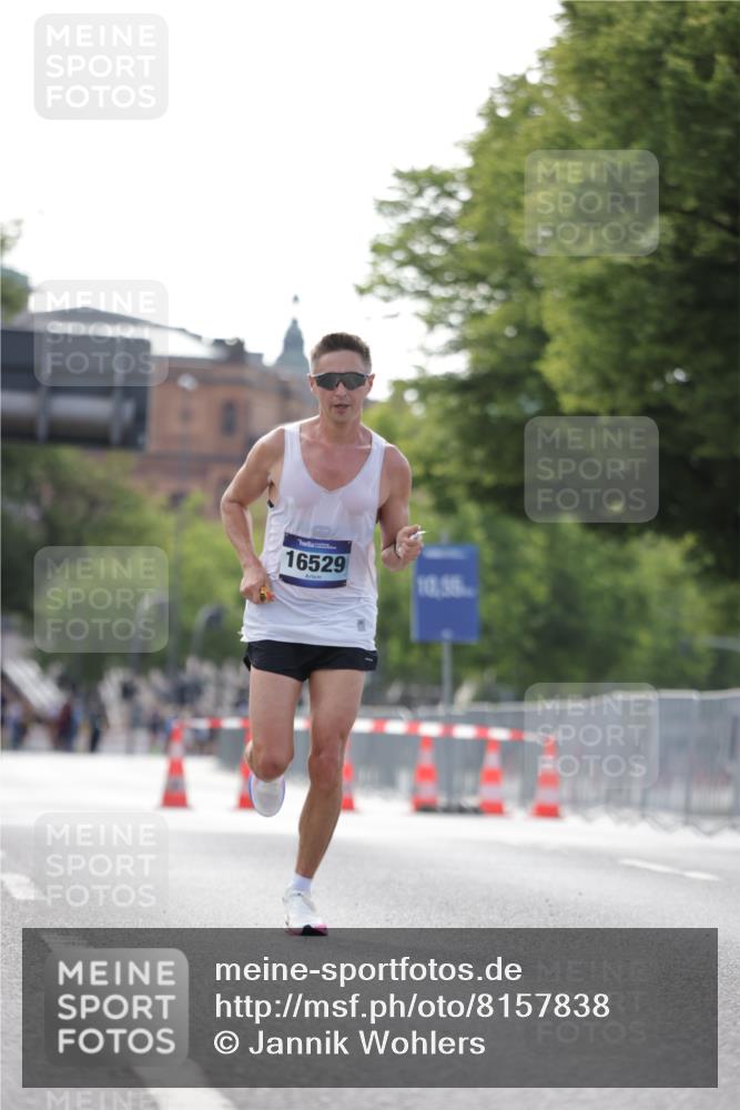 29.06.2025 - hella hamburg halbmarathon Jannik Wohlers http://msf.ph/oto/8157838 29.06.2025 09:38:36 Lombardsbrücke 16529 meine-sportfotos.de