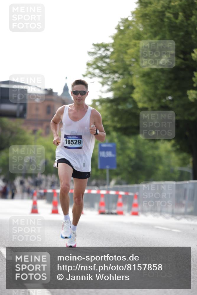 29.06.2025 - hella hamburg halbmarathon Jannik Wohlers http://msf.ph/oto/8157858 29.06.2025 09:38:36 Lombardsbrücke 16529 meine-sportfotos.de