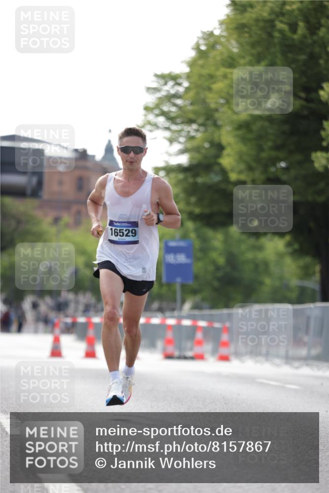 29.06.2025 - hella hamburg halbmarathon Jannik Wohlers http://msf.ph/oto/8157867 29.06.2025 09:38:36 Lombardsbrücke 16529 meine-sportfotos.de