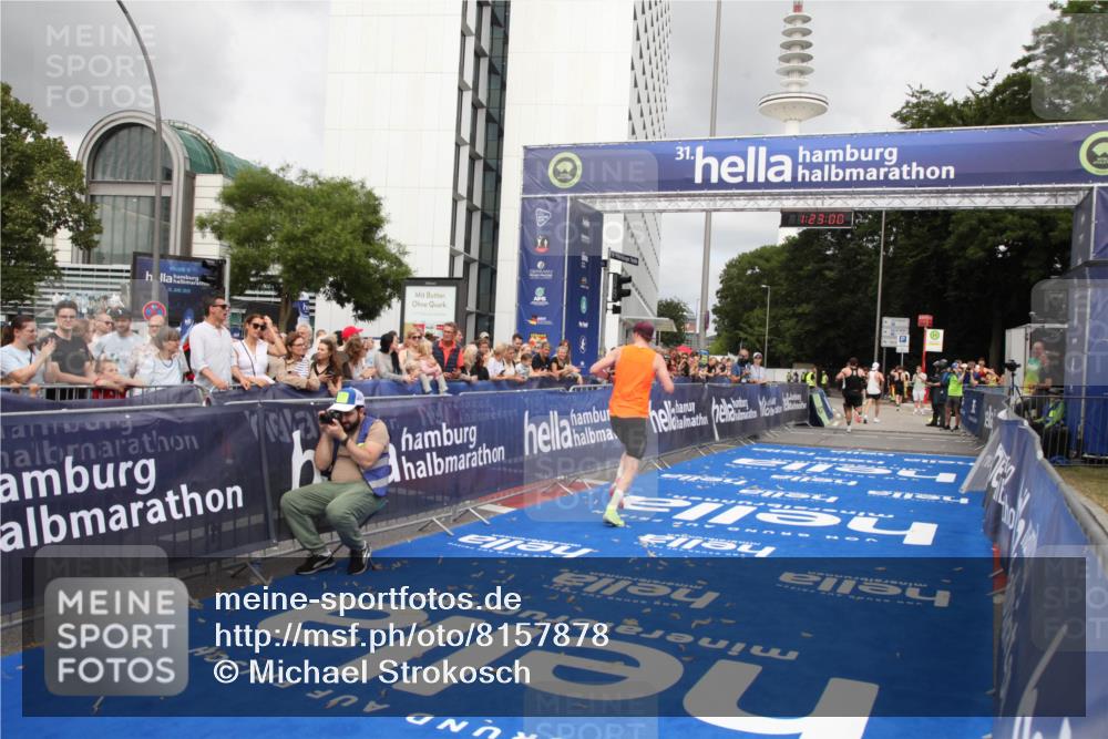 29.06.2025 - hella hamburg halbmarathon Michael Strokosch http://msf.ph/oto/8157878 29.06.2025 10:23:04 Ziel 4128, 7862, 11624, 18328 meine-sportfotos.de