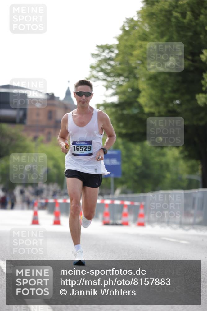 29.06.2025 - hella hamburg halbmarathon Jannik Wohlers http://msf.ph/oto/8157883 29.06.2025 09:38:37 Lombardsbrücke 16529 meine-sportfotos.de