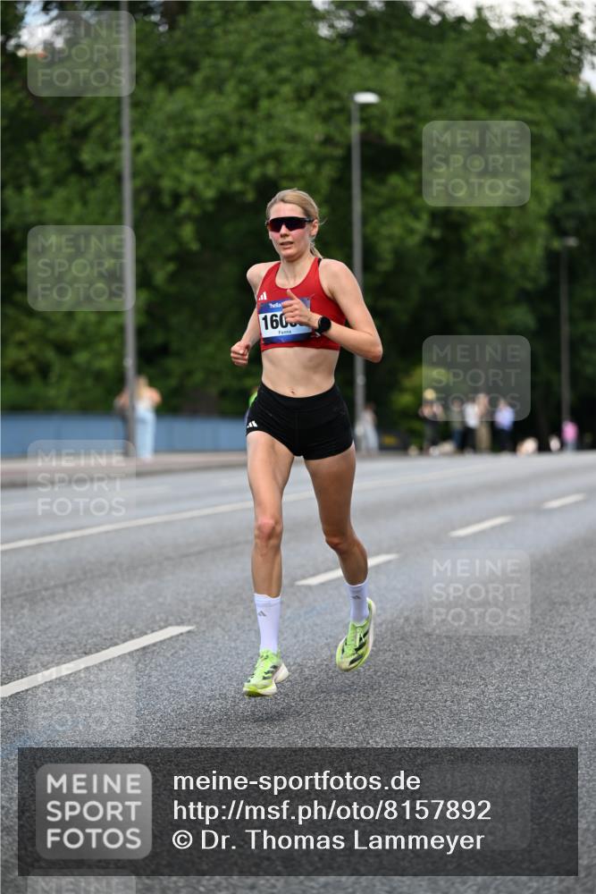 29.06.2025 - hella hamburg halbmarathon Dr. Thomas Lammeyer http://msf.ph/oto/8157892 29.06.2025 09:43:35 Kennedybrücke 5253, 6816, 9151, 9447, 9475 meine-sportfotos.de