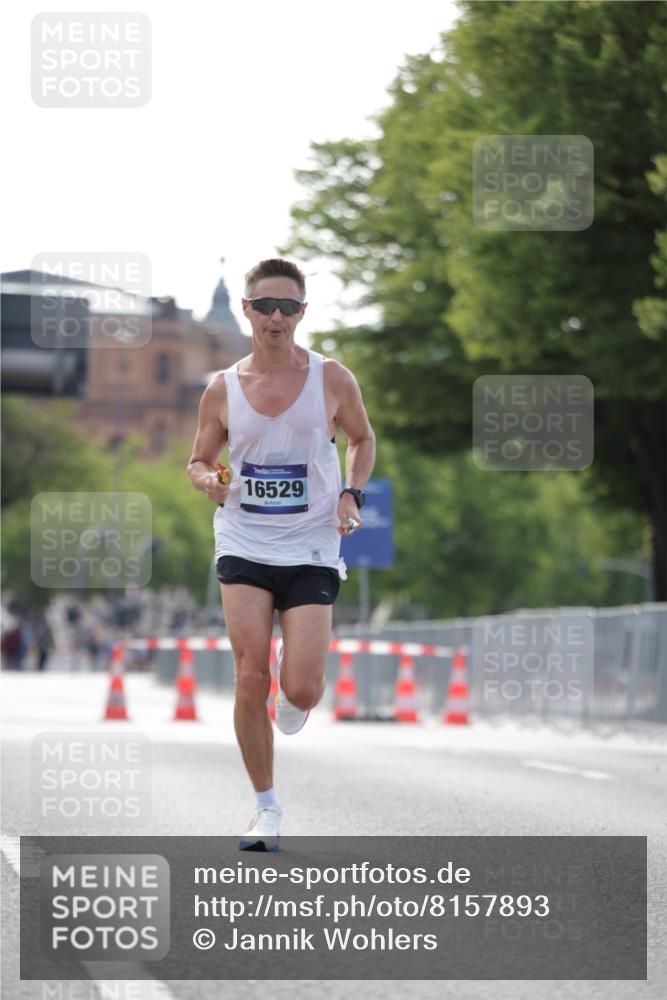 29.06.2025 - hella hamburg halbmarathon Jannik Wohlers http://msf.ph/oto/8157893 29.06.2025 09:38:37 Lombardsbrücke 16529 meine-sportfotos.de