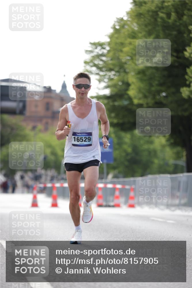 29.06.2025 - hella hamburg halbmarathon Jannik Wohlers http://msf.ph/oto/8157905 29.06.2025 09:38:37 Lombardsbrücke 16529 meine-sportfotos.de