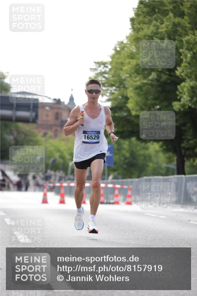 29.06.2025 - hella hamburg halbmarathon Jannik Wohlers http://msf.ph/oto/8157919 29.06.2025 09:38:37 Lombardsbrücke 16529 meine-sportfotos.de