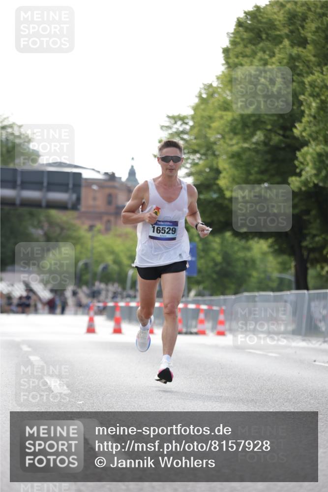 29.06.2025 - hella hamburg halbmarathon Jannik Wohlers http://msf.ph/oto/8157928 29.06.2025 09:38:37 Lombardsbrücke 16529 meine-sportfotos.de