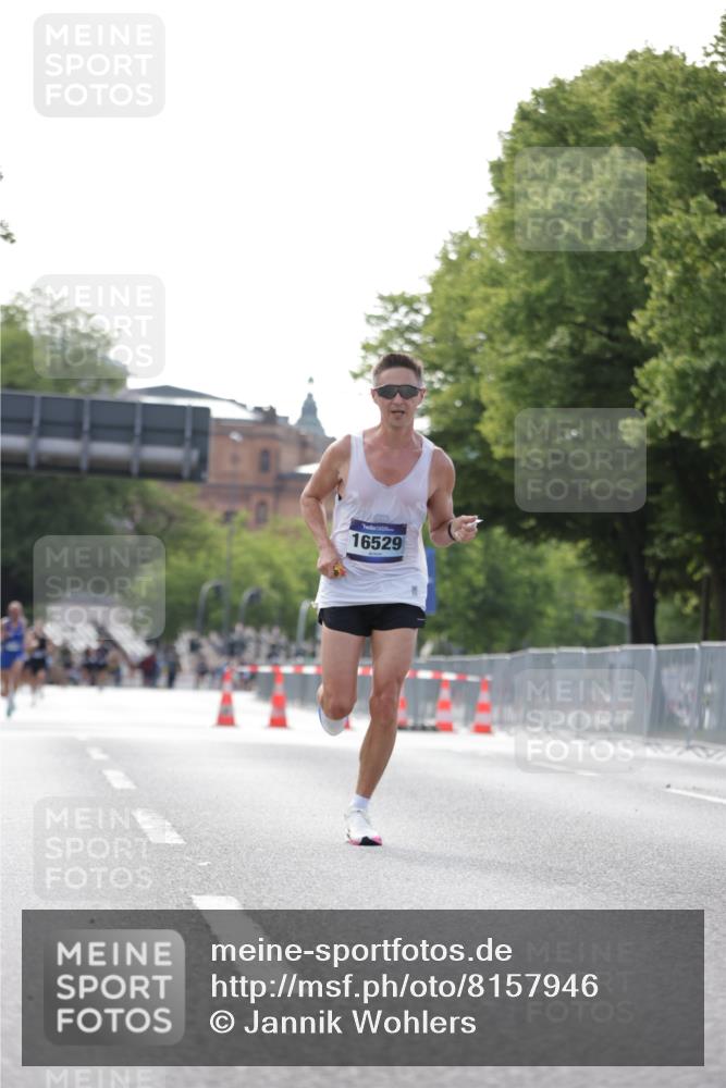 29.06.2025 - hella hamburg halbmarathon Jannik Wohlers http://msf.ph/oto/8157946 29.06.2025 09:38:37 Lombardsbrücke 16529 meine-sportfotos.de