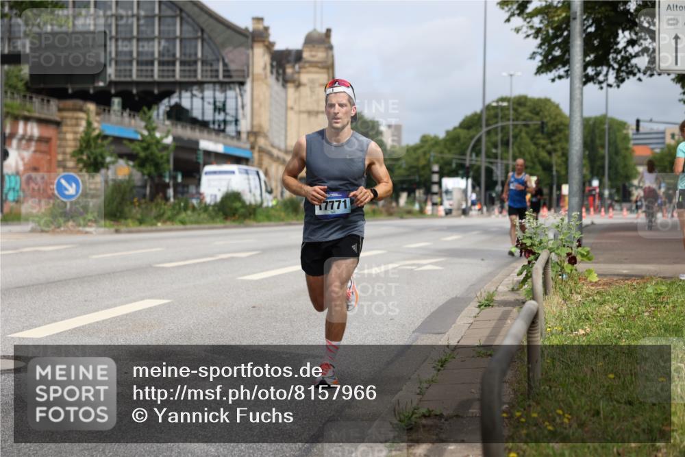 29.06.2025 - hella hamburg halbmarathon Yannick Fuchs http://msf.ph/oto/8157966 29.06.2025 10:18:48 20KM 6699, 7834, 9151, 9385, 9447, 16169, 17771, 19078 meine-sportfotos.de