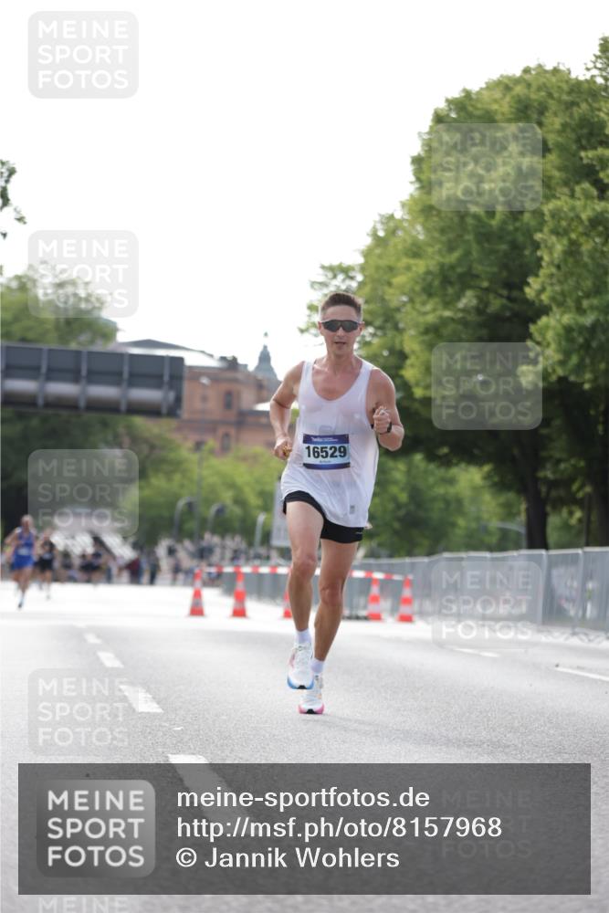 29.06.2025 - hella hamburg halbmarathon Jannik Wohlers http://msf.ph/oto/8157968 29.06.2025 09:38:37 Lombardsbrücke 16529 meine-sportfotos.de