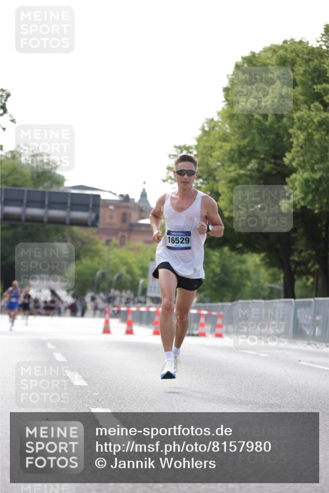 29.06.2025 - hella hamburg halbmarathon Jannik Wohlers http://msf.ph/oto/8157980 29.06.2025 09:38:37 Lombardsbrücke 16529 meine-sportfotos.de