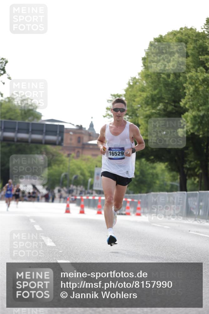 29.06.2025 - hella hamburg halbmarathon Jannik Wohlers http://msf.ph/oto/8157990 29.06.2025 09:38:37 Lombardsbrücke 16529 meine-sportfotos.de