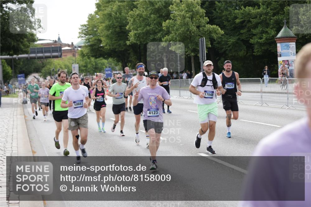 29.06.2025 - hella hamburg halbmarathon Jannik Wohlers http://msf.ph/oto/8158009 29.06.2025 10:18:03 Lombardsbrücke 1234, 1820, 2335, 2703, 3202, 3321, 3482, 4123, 4383, 4710, 4738, 5909, 6332, 6533, 7160, 7454, 8341, 9222, 9505, 9586, 9658, 9748, 9834, 10172, 10659, 10687, 12541, 12548, 12552, 12703, 12847, 13193, 13341, 13370, 13933, 14023, 14332, 14770, 15393, 15436, 16209, 16451, 16828, 16833, 17048, 17283, 17876, 18145, 18677, 18697, 18807, 18825 meine-sportfotos.de