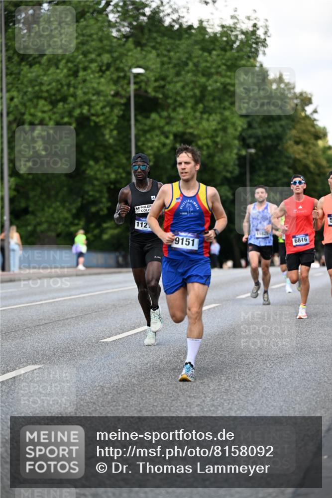 29.06.2025 - hella hamburg halbmarathon Dr. Thomas Lammeyer http://msf.ph/oto/8158092 29.06.2025 09:43:38 Kennedybrücke 5253, 6816, 9151, 9447, 9475 meine-sportfotos.de