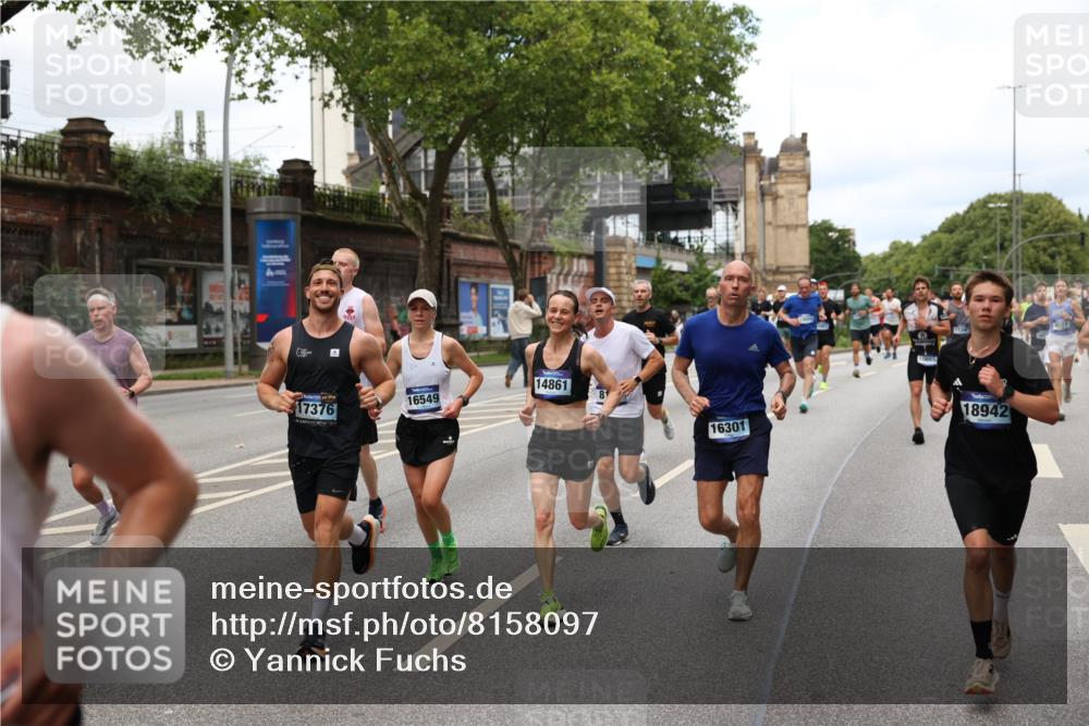 29.06.2025 - hella hamburg halbmarathon Yannick Fuchs http://msf.ph/oto/8158097 29.06.2025 10:38:33 20KM 1220, 1391, 1415, 1558, 1902, 2365, 2402, 2816, 3004, 3021, 3907, 4310, 4425, 4981, 4991, 4999, 5231, 5275, 5476, 5624, 5884, 6490, 6705, 6903, 6991, 7005, 7191, 7322, 8063, 8145, 8218, 8722, 8900, 9081, 9159, 9374, 9444, 9633, 10193, 10596, 10669, 10930, 11346, 11469, 12554, 12966, 13421, 13996, 14667, 14798, 14861, 15185, 15225, 15233, 15280, 15512, 15862, 16062, 16224, 16301, 16316, 16506, 16547, 16549, 16893, 17251, 17376, 17729, 17748, 17912, 18942 meine-sportfotos.de