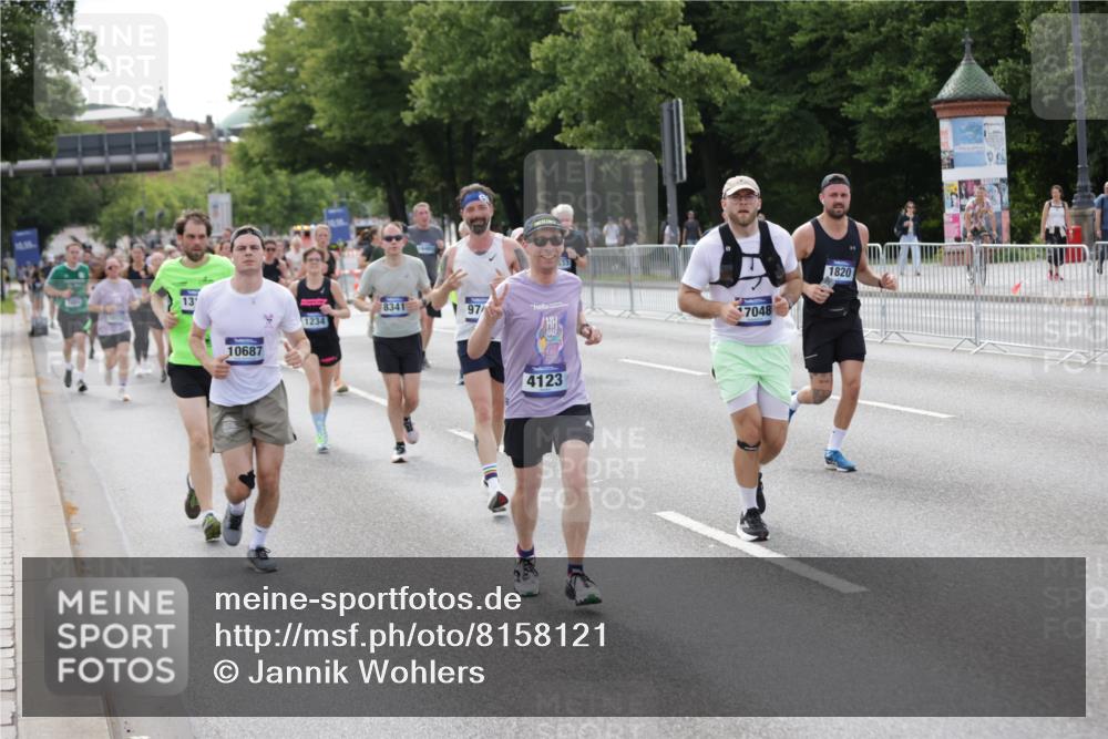 29.06.2025 - hella hamburg halbmarathon Jannik Wohlers http://msf.ph/oto/8158121 29.06.2025 10:18:03 Lombardsbrücke 1234, 1820, 2335, 2703, 3202, 3321, 3482, 4123, 4383, 4710, 4738, 5909, 6332, 6533, 7160, 7454, 8341, 9222, 9505, 9586, 9658, 9748, 9834, 10172, 10659, 10687, 12541, 12548, 12552, 12703, 12847, 13193, 13341, 13370, 13933, 14023, 14332, 14770, 15393, 15436, 16209, 16451, 16828, 16833, 17048, 17283, 17876, 18145, 18677, 18697, 18807, 18825 meine-sportfotos.de