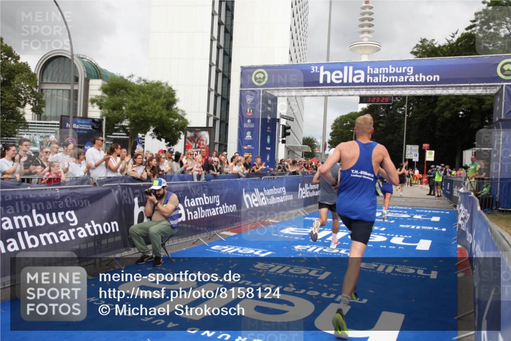 29.06.2025 - hella hamburg halbmarathon Michael Strokosch http://msf.ph/oto/8158124 29.06.2025 10:23:32 Ziel 35, 52, 9385, 17771, 19078 meine-sportfotos.de
