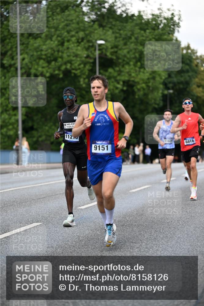 29.06.2025 - hella hamburg halbmarathon Dr. Thomas Lammeyer http://msf.ph/oto/8158126 29.06.2025 09:43:39 Kennedybrücke 5253, 6816, 9151, 9447, 9475 meine-sportfotos.de