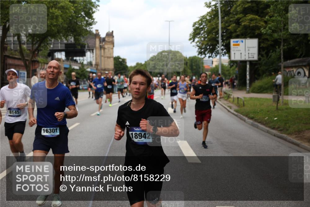 29.06.2025 - hella hamburg halbmarathon Yannick Fuchs http://msf.ph/oto/8158229 29.06.2025 10:38:33 20KM 1220, 1391, 1415, 1558, 1902, 2365, 2402, 2816, 3004, 3021, 3907, 4310, 4425, 4981, 4991, 4999, 5231, 5275, 5476, 5624, 5884, 6490, 6705, 6903, 6991, 7005, 7191, 7322, 8063, 8145, 8218, 8722, 8900, 9081, 9159, 9374, 9444, 9633, 10193, 10596, 10669, 10930, 11346, 11469, 12554, 12966, 13421, 13996, 14667, 14798, 14861, 15185, 15225, 15233, 15280, 15512, 15862, 16062, 16224, 16301, 16316, 16506, 16547, 16549, 16893, 17251, 17376, 17729, 17748, 17912, 18942 meine-sportfotos.de