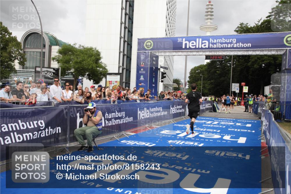 29.06.2025 - hella hamburg halbmarathon Michael Strokosch http://msf.ph/oto/8158243 29.06.2025 10:23:43 Ziel 5301, 7834, 9151 meine-sportfotos.de