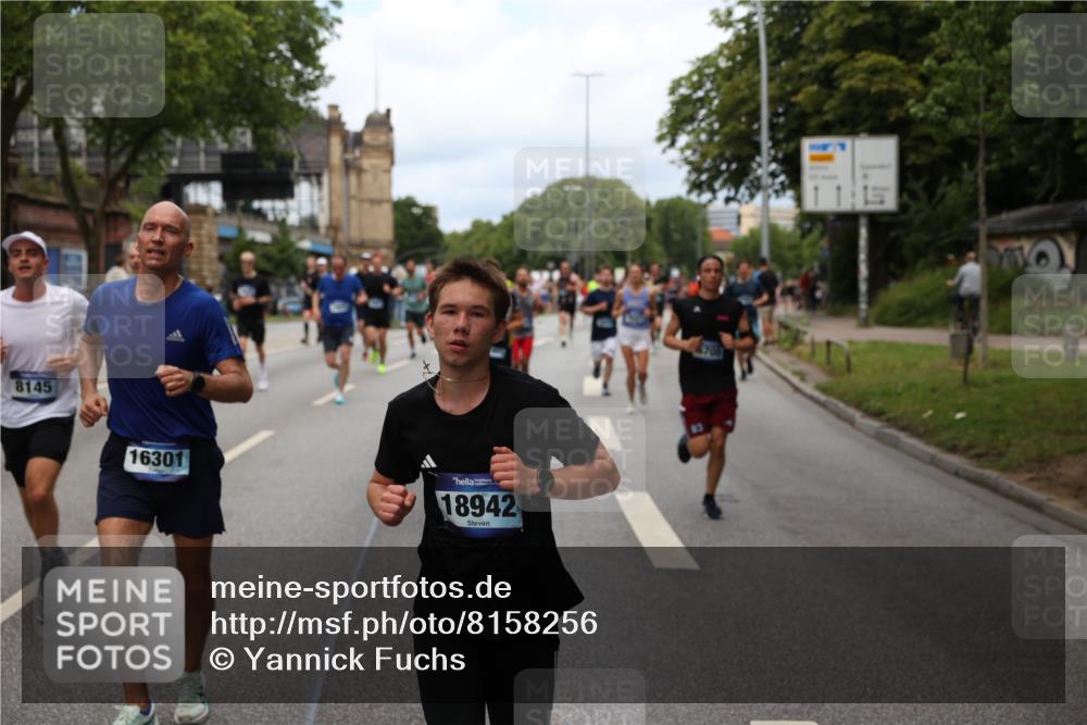 29.06.2025 - hella hamburg halbmarathon Yannick Fuchs http://msf.ph/oto/8158256 29.06.2025 10:38:34 20KM 1220, 1391, 1415, 1558, 1902, 2365, 2402, 2816, 3004, 3021, 3907, 4310, 4425, 4981, 4991, 4999, 5231, 5275, 5476, 5624, 5884, 6490, 6705, 6903, 6991, 7005, 7191, 7322, 8063, 8145, 8218, 8722, 9081, 9159, 9374, 9444, 9633, 10193, 10596, 10669, 10930, 11346, 11469, 12554, 12966, 13421, 13996, 14667, 14798, 14816, 14861, 15185, 15225, 15233, 15280, 15512, 15862, 16062, 16224, 16301, 16316, 16506, 16547, 16549, 16893, 17251, 17376, 17729, 17748, 17912, 18942 meine-sportfotos.de