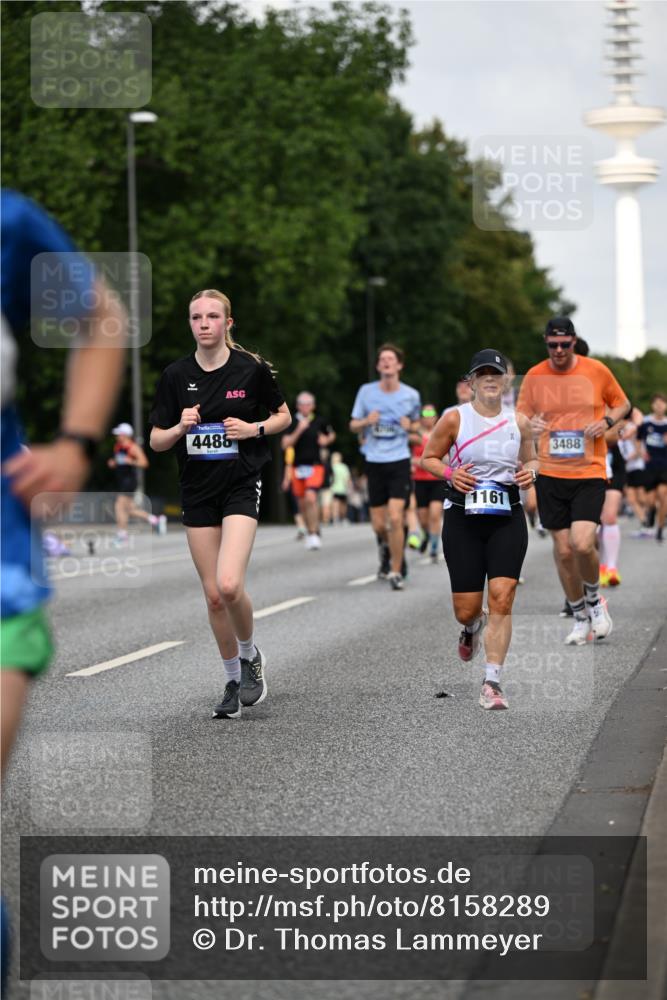 29.06.2025 - hella hamburg halbmarathon Dr. Thomas Lammeyer http://msf.ph/oto/8158289 29.06.2025 10:08:22 Kennedybrücke 1032, 1161, 1355, 1367, 1377, 1674, 2277, 2979, 3413, 3488, 4488, 4951, 5354, 5363, 5365, 5976, 6142, 6706, 6709, 7485, 8177, 9526, 10756 meine-sportfotos.de