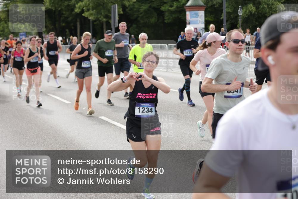 29.06.2025 - hella hamburg halbmarathon Jannik Wohlers http://msf.ph/oto/8158290 29.06.2025 10:18:07 Lombardsbrücke 1234, 1820, 2335, 2703, 3202, 3529, 4123, 4383, 4802, 5909, 5910, 6332, 6533, 7160, 7454, 8341, 8665, 9222, 9276, 9505, 9586, 9658, 9748, 9834, 10172, 10502, 10659, 10687, 10856, 11020, 12541, 12548, 12552, 12703, 12847, 13193, 13341, 13370, 13933, 14023, 14332, 14627, 14760, 14770, 14967, 15138, 15208, 15393, 15436, 15749, 16209, 16451, 16828, 16833, 17048, 17283, 17876, 18697, 18807, 18825 meine-sportfotos.de