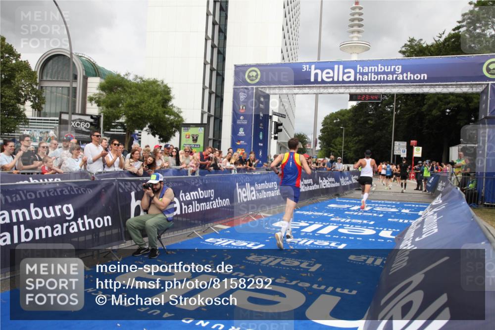 29.06.2025 - hella hamburg halbmarathon Michael Strokosch http://msf.ph/oto/8158292 29.06.2025 10:23:48 Ziel 5301, 6699, 9151, 10780 meine-sportfotos.de