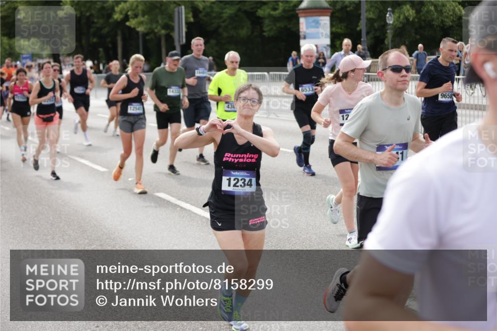 29.06.2025 - hella hamburg halbmarathon Jannik Wohlers http://msf.ph/oto/8158299 29.06.2025 10:18:07 Lombardsbrücke 1234, 1820, 2335, 2703, 3202, 3529, 4123, 4383, 4802, 5909, 5910, 6332, 6533, 7160, 7454, 8341, 8665, 9222, 9276, 9505, 9586, 9658, 9748, 9834, 10172, 10502, 10659, 10687, 10856, 11020, 12541, 12548, 12552, 12703, 12847, 13193, 13341, 13370, 13933, 14023, 14332, 14627, 14760, 14770, 14967, 15138, 15208, 15393, 15436, 15749, 16209, 16451, 16828, 16833, 17048, 17283, 17876, 18697, 18807, 18825 meine-sportfotos.de